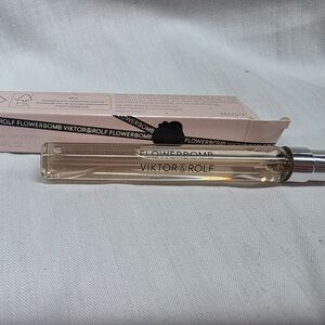 Viktor & Rolf Flowerbomb Rollerball - Soft Pink and Silver